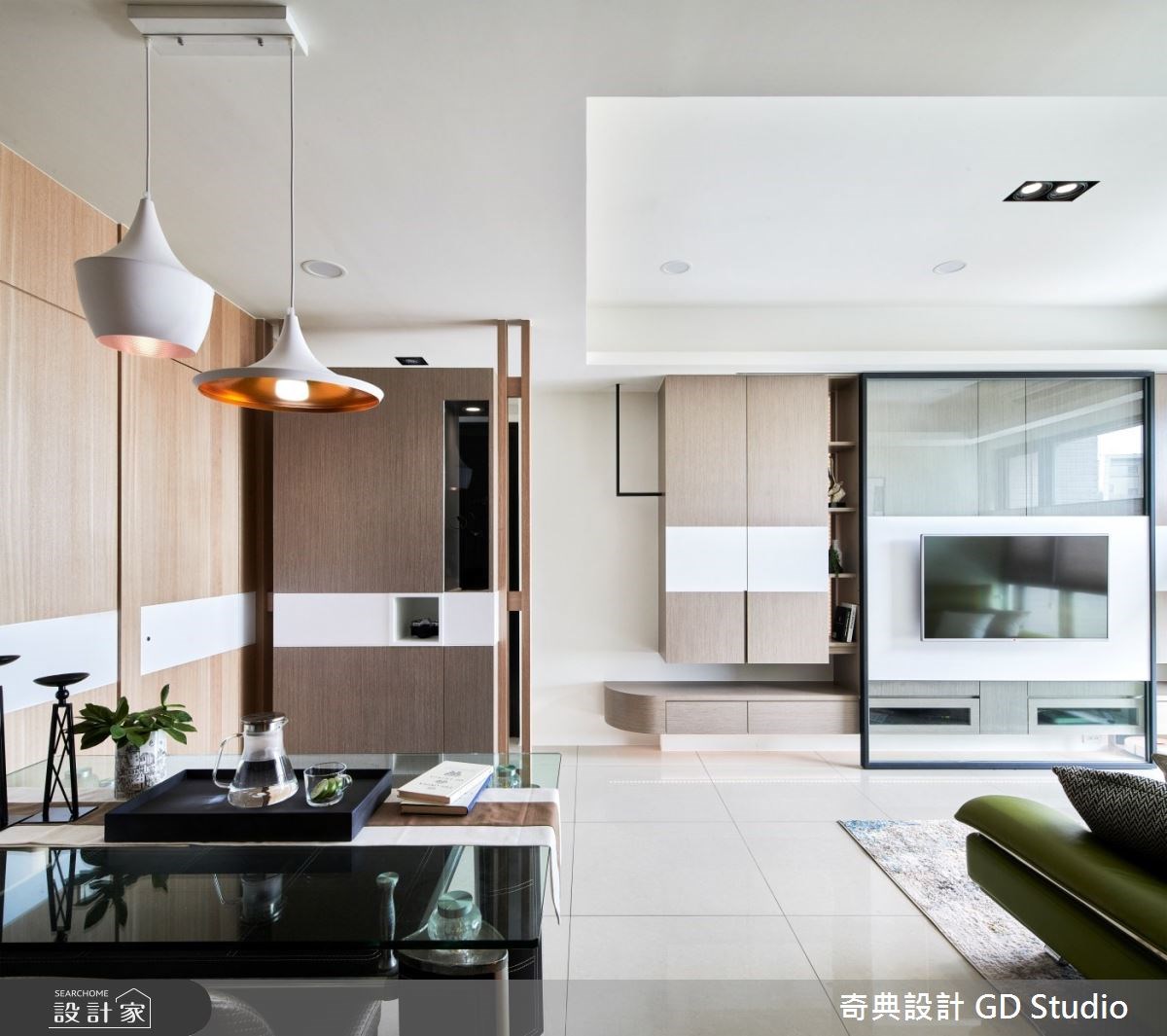 23 坪現代風住宅目前為兩代同堂居所,由於屋主曾外派