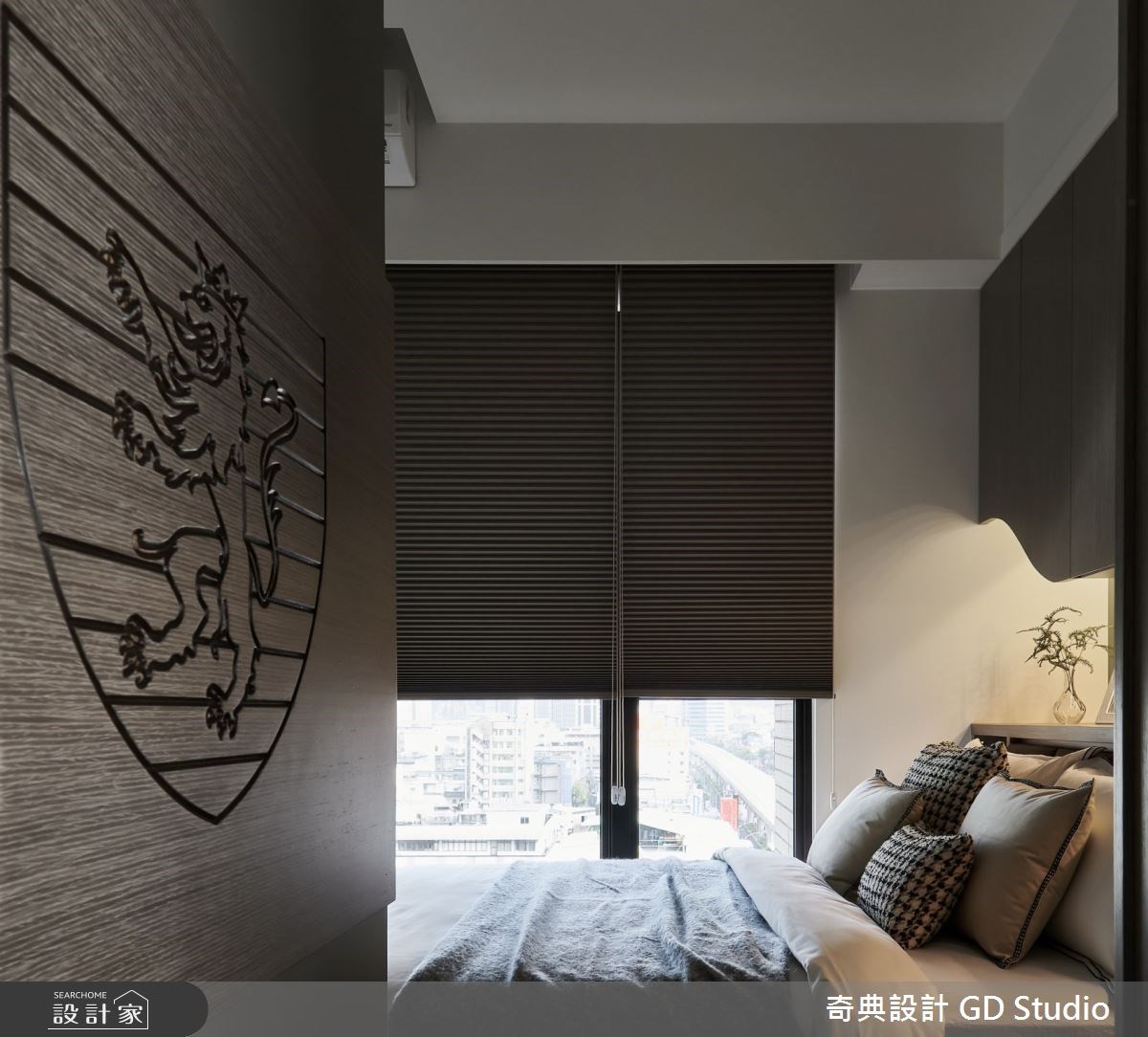 23 坪現代風住宅目前為兩代同堂居所,由於屋主曾外派