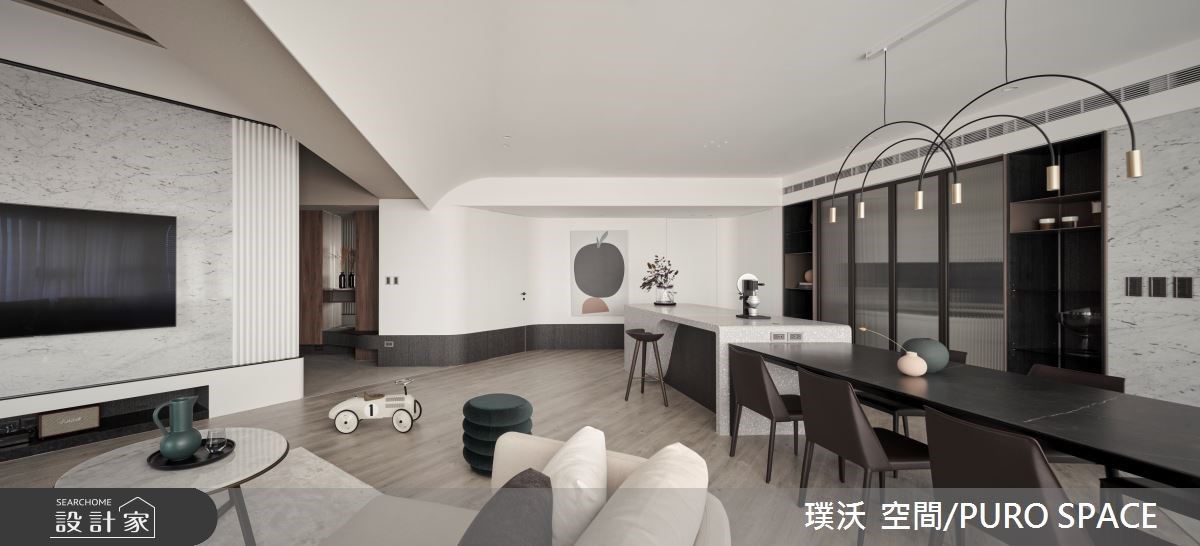 走入位居頂樓的50坪現代簡約好宅,窗外一覽無遺的景
