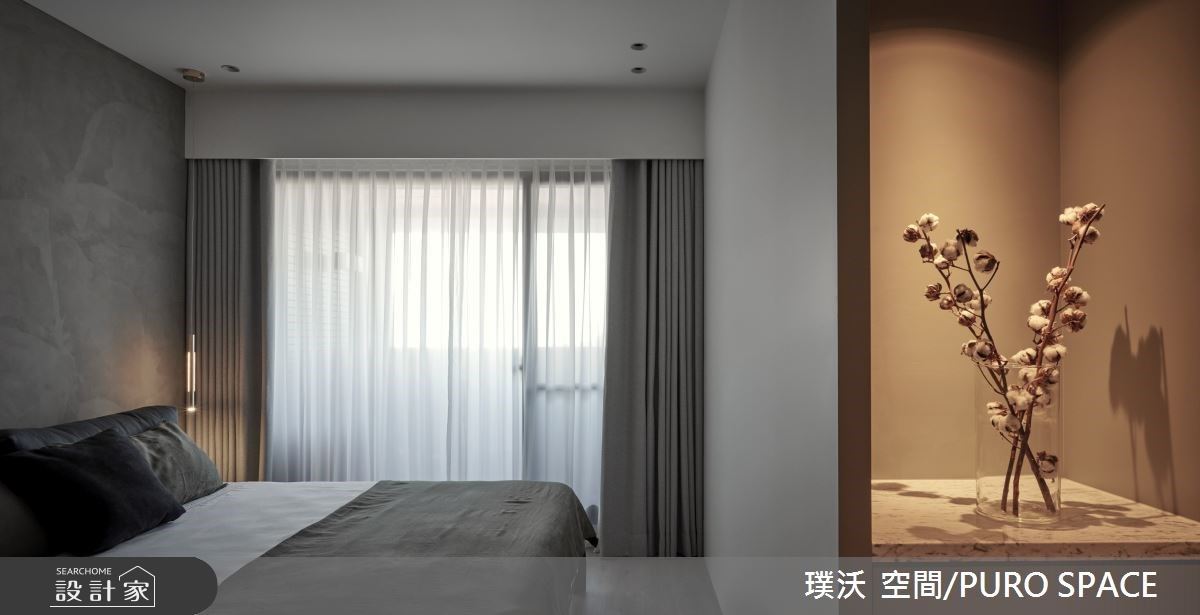 走入位居頂樓的50坪現代簡約好宅,窗外一覽無遺的景