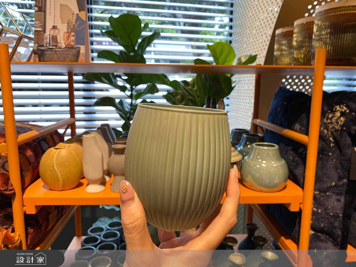 既可當漱口杯,又可當筆筒,一物多用 既可當漱口杯,又可當筆筒,一物多用