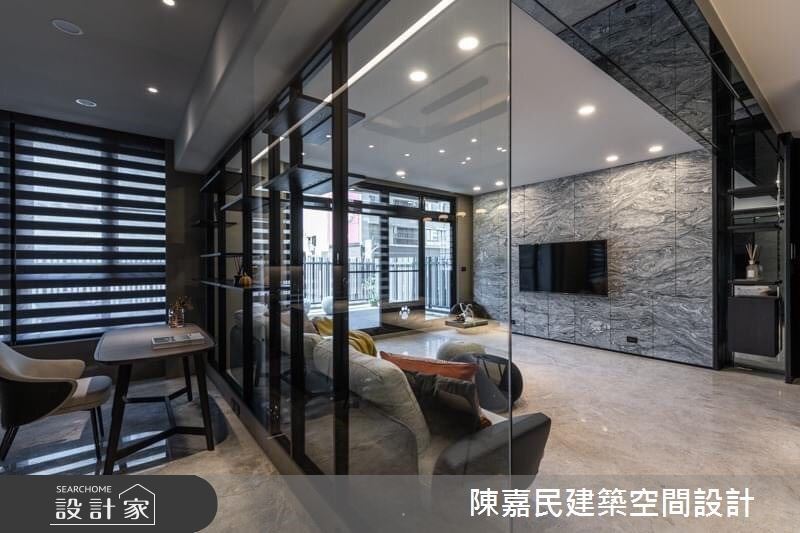 女屋主說:「外面的世界很複雜,工作壓力很大,回家就
