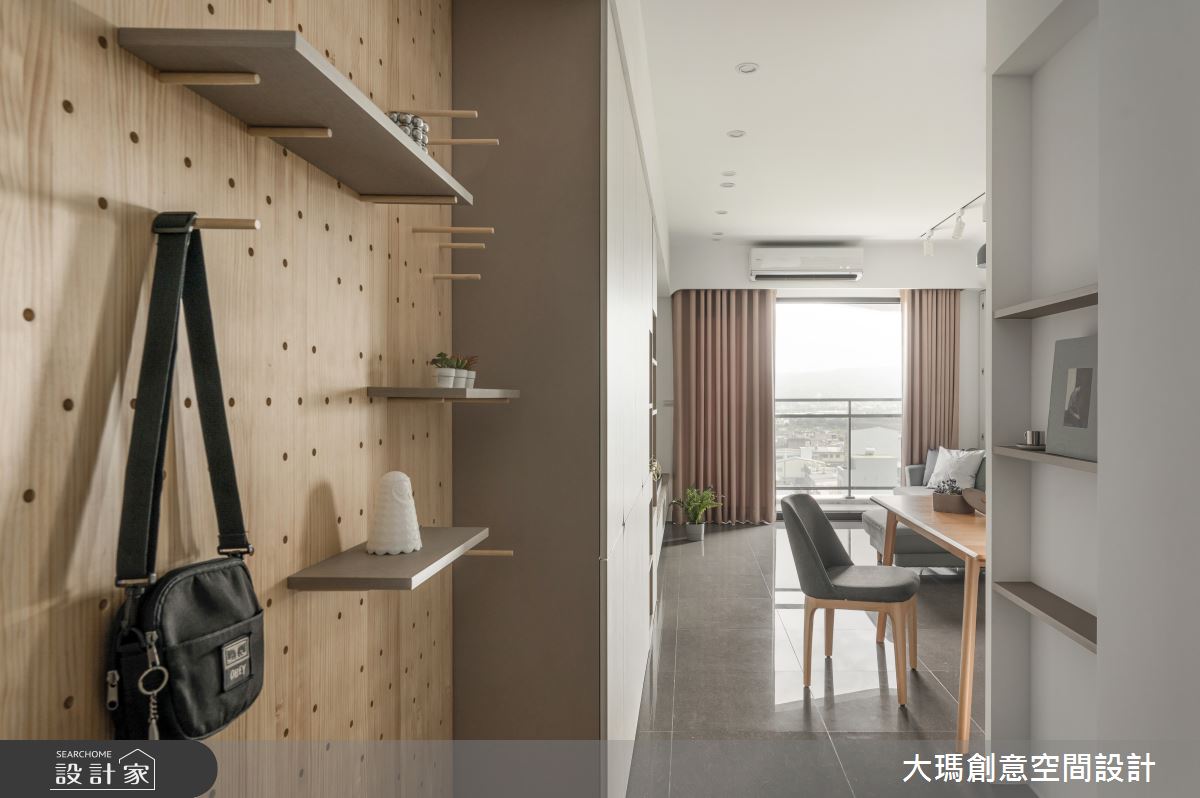 22坪的小居家空間,因原先動線配置較有限制,因此設計