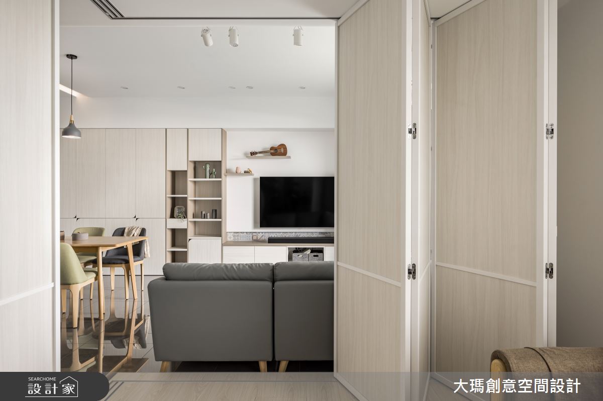 22坪的小居家空間,因原先動線配置較有限制,因此設計