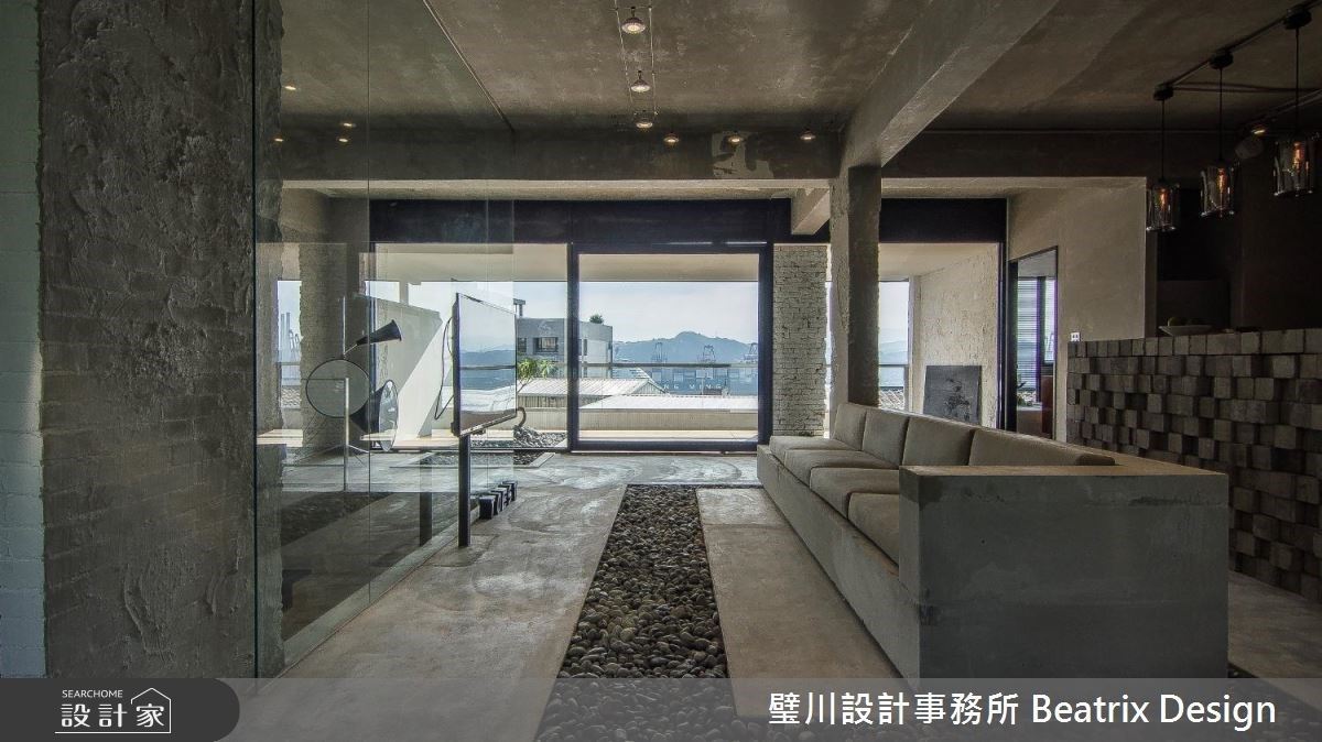 老屋常擁有較佳的地段與價格,但也有著年久失修、漏水