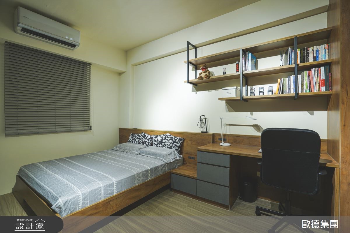 一家四口和兩隻貓咪入住這間 20 年老屋,全家人都相當