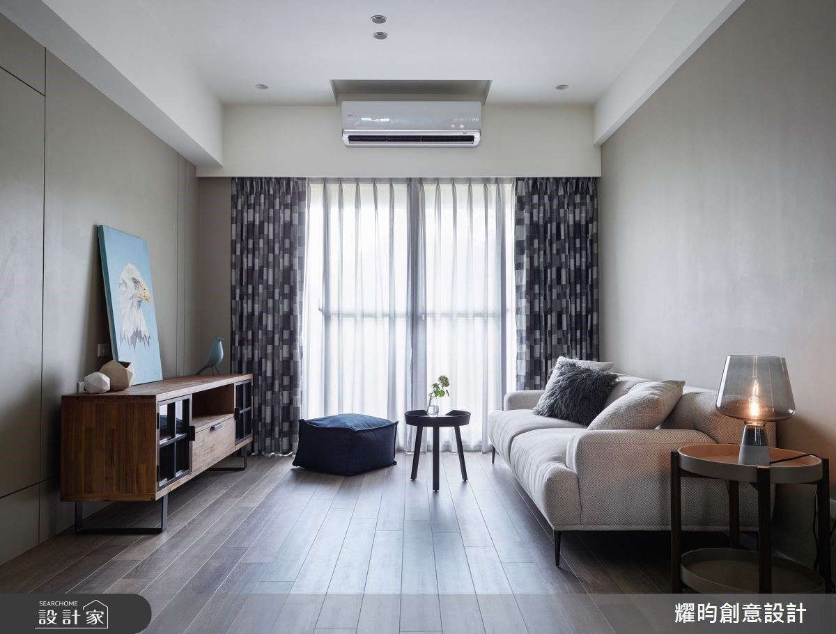 22坪空間裡,入住著單身的工程師屋主,透過溫潤木紋打