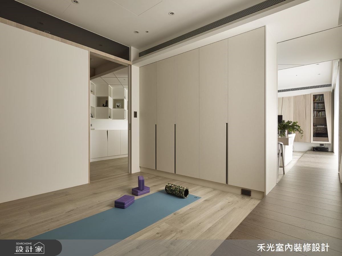 38 坪的簡約風住宅,透過淺色木紋與純白色系,點亮開