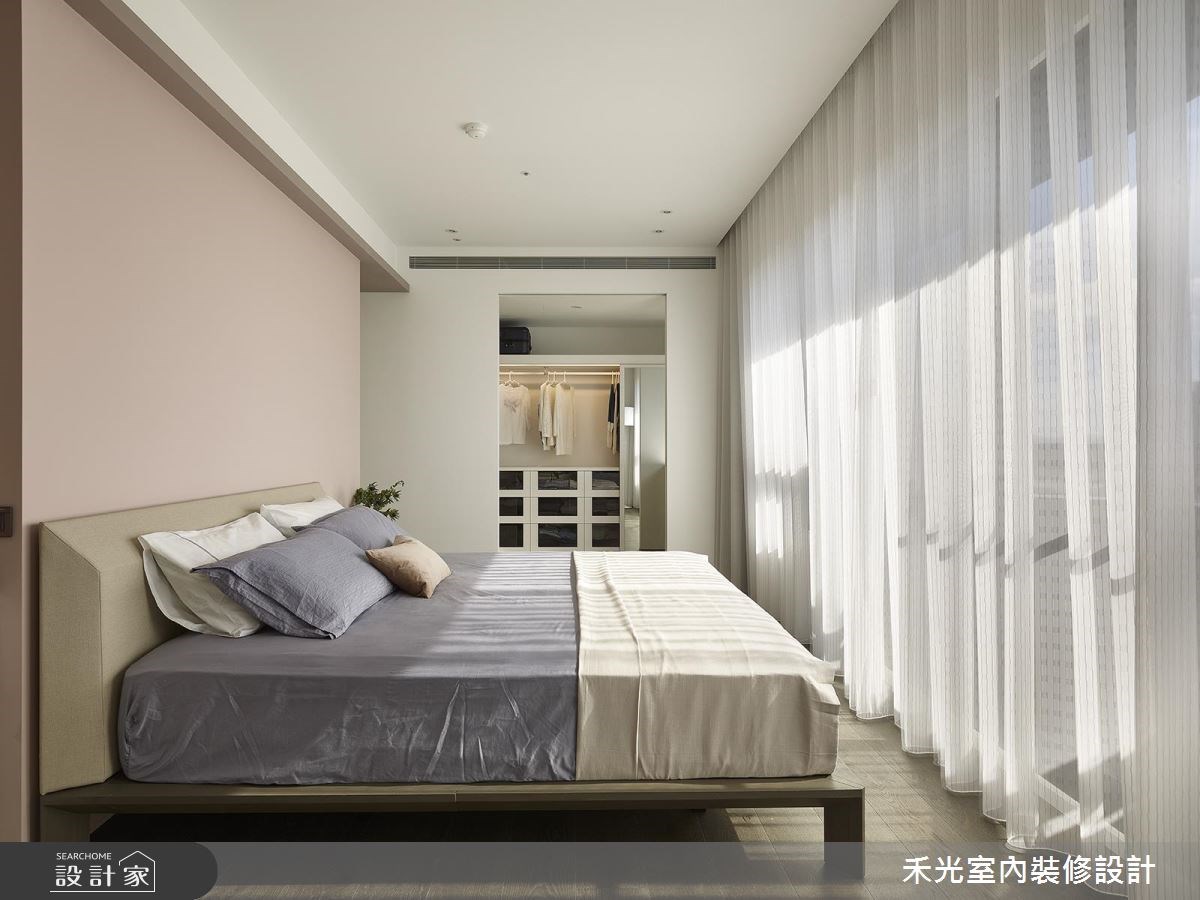 38 坪的簡約風住宅,透過淺色木紋與純白色系,點亮開