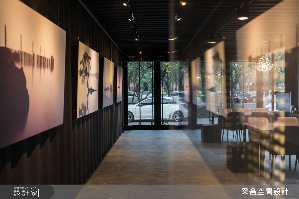 50坪的建商接待中心,透過工業風語彙串聯場域,外觀四