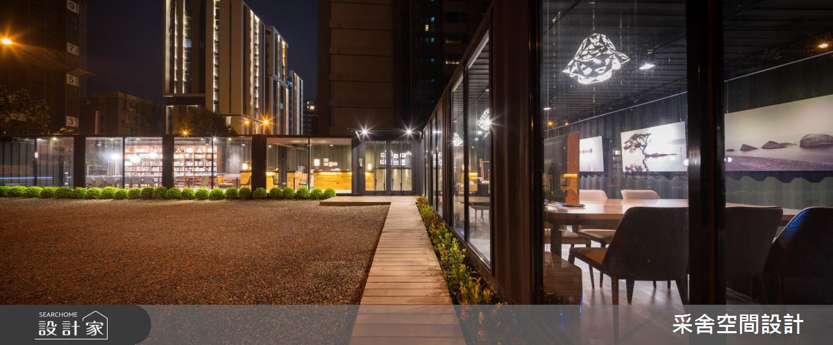 50坪的建商接待中心,透過工業風語彙串聯場域,外觀四