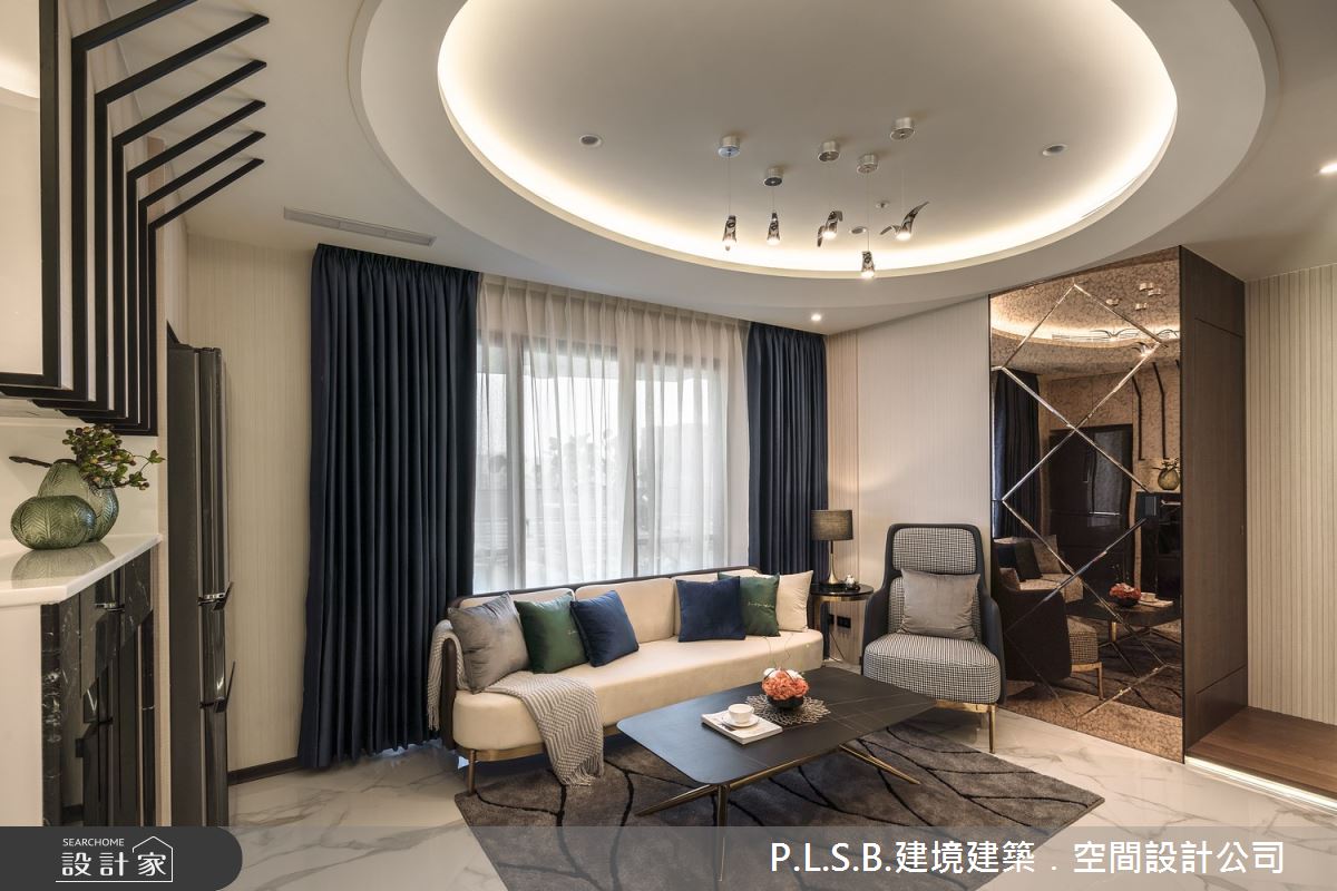 客廳選用不同沙發組合,使空間更顯精緻質感。 客廳選用不同沙發組合,使空間更顯精緻質感。
