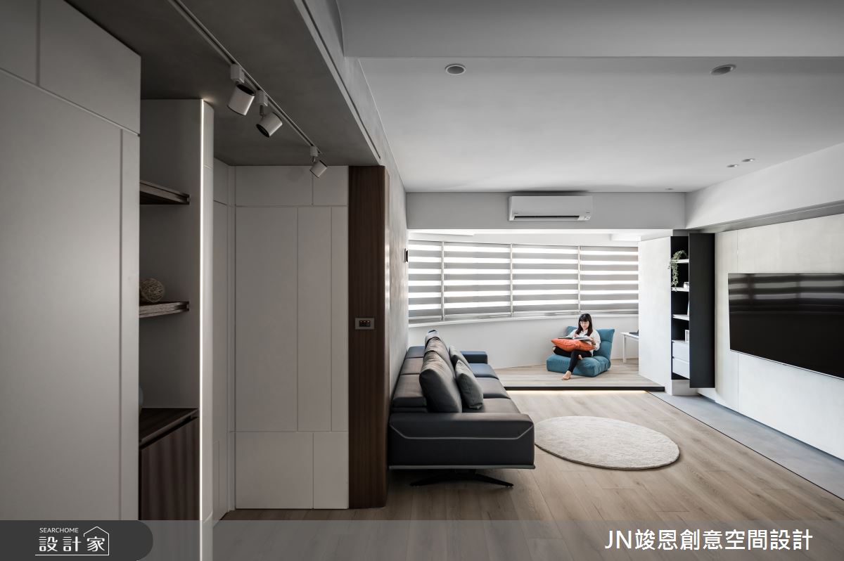 窗邊貼心增設臥榻區,提供屋主休憩、閱讀使用。 窗邊貼心增設臥榻區,提供屋主休憩、閱讀使用。