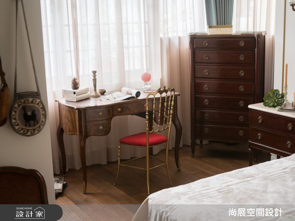 擅長色彩治療的女主人與丈夫長居香港,直到返台定居後