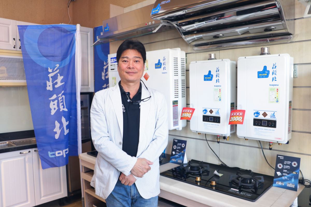 丁老闆:「對我來說,每個顧客的家就是我的家,我會以自己家的標準去服務他們」。(照片/台灣櫻花提供) 丁老闆:「對我來說,每個顧客的家就是我的家,我會以自己家的標準去服務他們」。(照片/台灣櫻花提供)