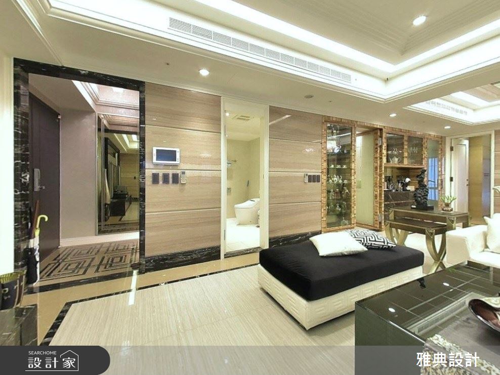 50 坪新古典大宅,天花板置入豐富的間接光設計,賦予