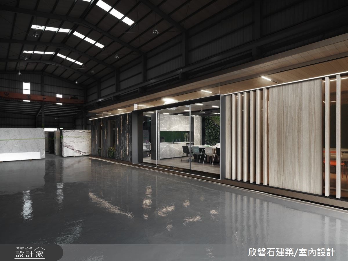 24坪商業空間,是位於台中的正鼎石業展示中心。設計師