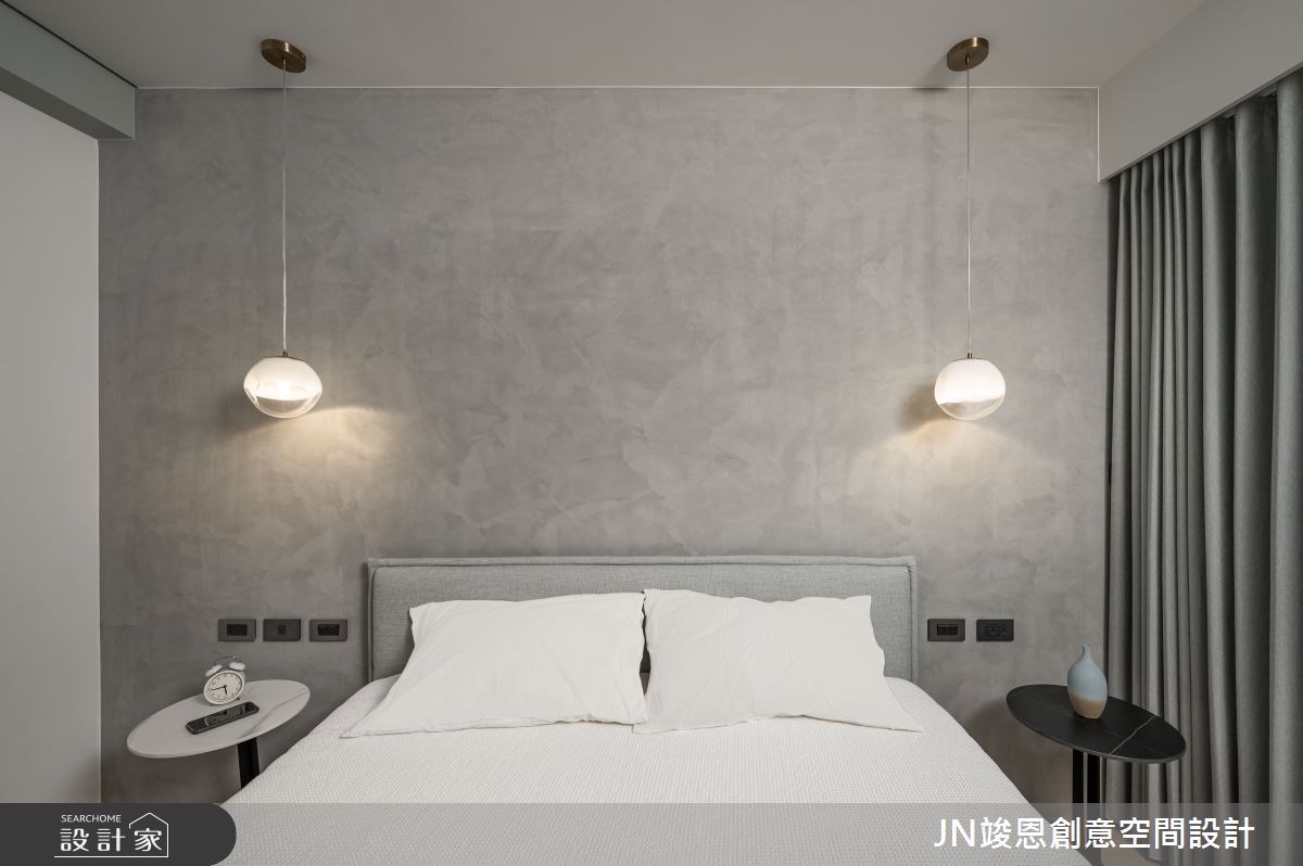 24坪混搭風居家,運用大篇幅的木質與灰階打底,搭配明