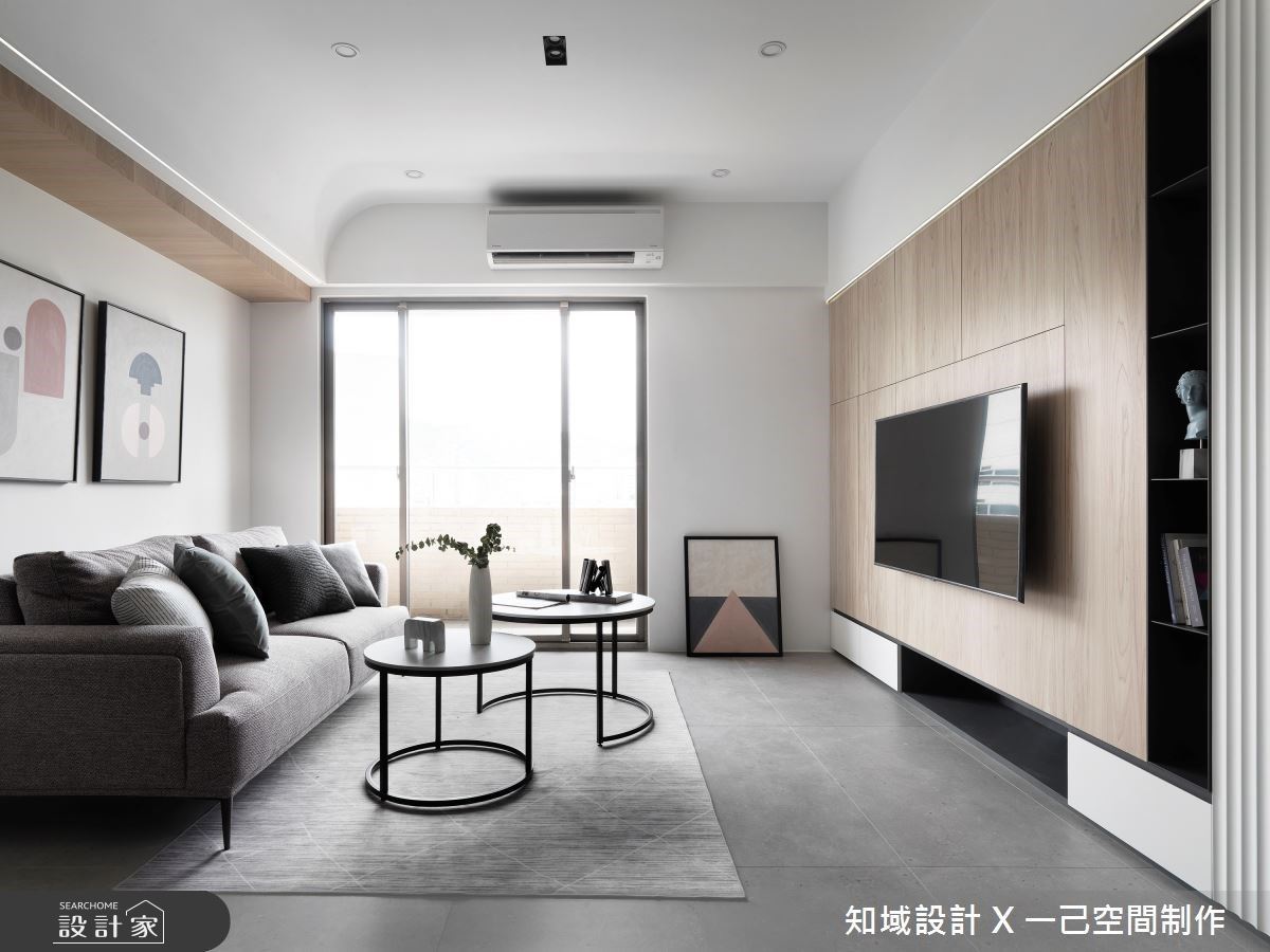 此案為36坪三房兩廳的中古屋翻新,以大量的白色調做為