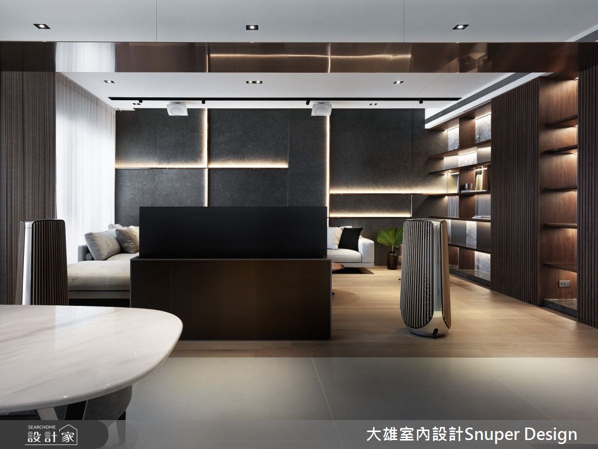 設計師與同為建築背景的屋主相談甚歡,他們決定以建築