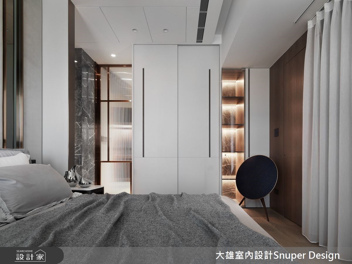 設計師與同為建築背景的屋主相談甚歡,他們決定以建築