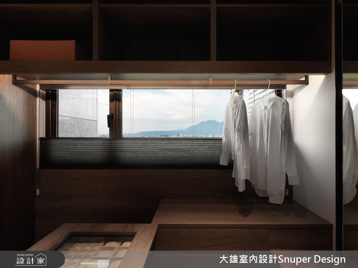 設計師與同為建築背景的屋主相談甚歡,他們決定以建築