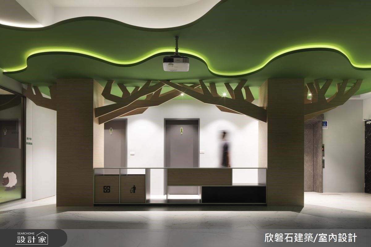 位於雲林的水林基督長老教會,線性設計的純白建築外觀