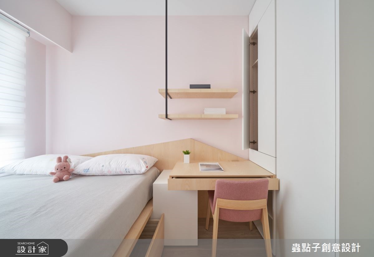兩位大人和小朋友要在僅僅 15 坪的小坪數住宅裡生活,