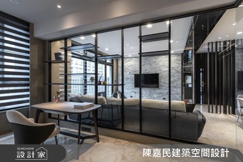 80 坪大的現代風格住宅中,雖然隔了四房兩廳四套衛浴