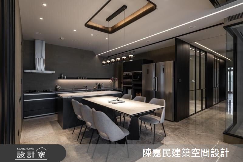 80 坪大的現代風格住宅中,雖然隔了四房兩廳四套衛浴