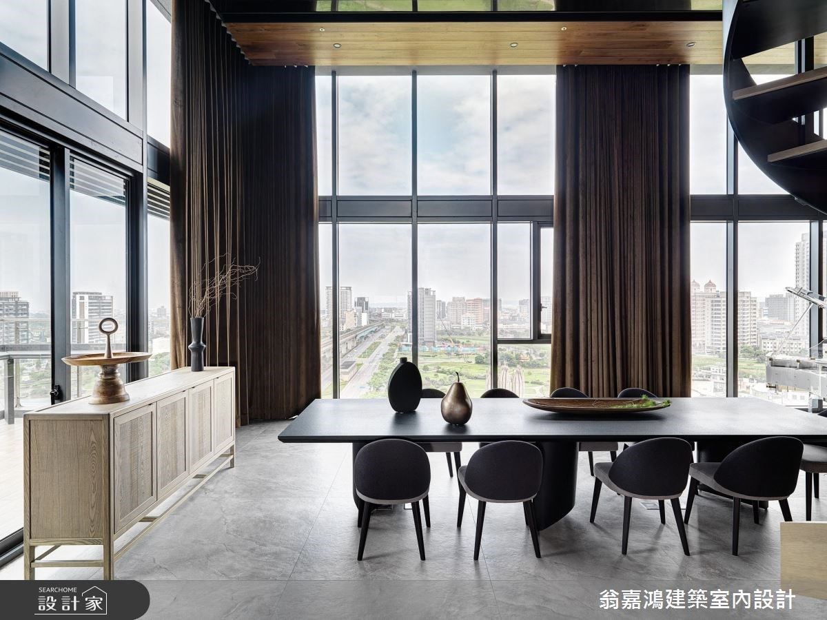位於頂層擁有絕佳景觀與200坪超寬敞空間的樓中樓設計