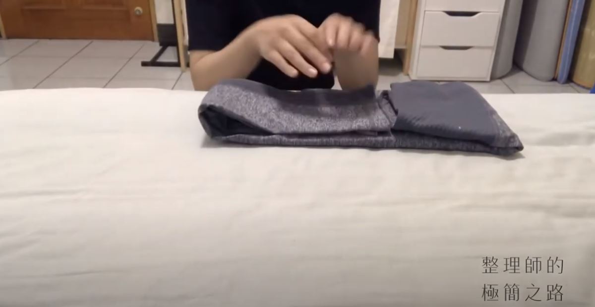 褲管往內對折 褲管往內對折