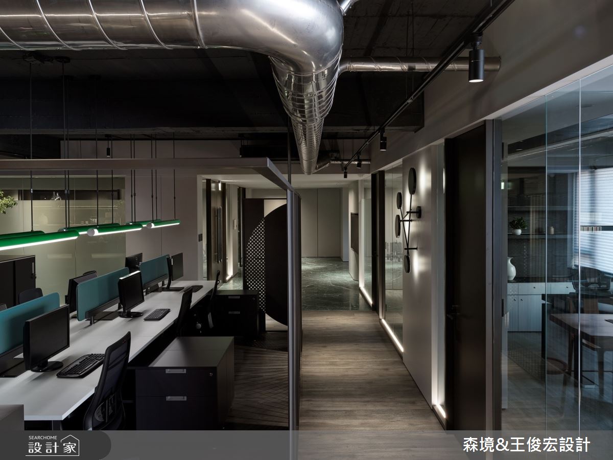 135坪老屋變身新穎辦公室,設計師援引蛇紋石、鐵件、
