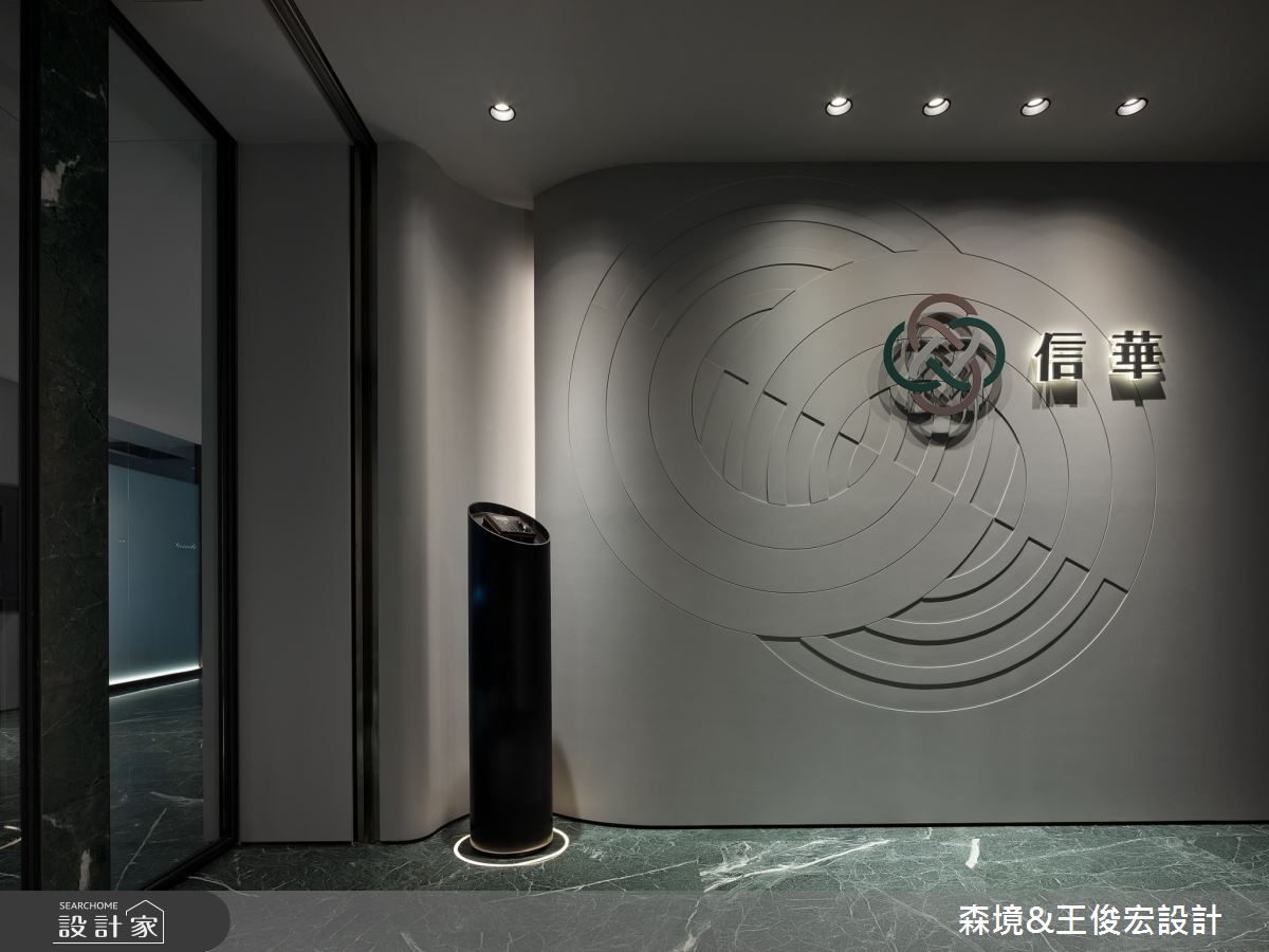 135坪老屋變身新穎辦公室,設計師援引蛇紋石、鐵件、