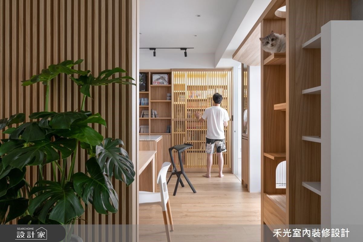 在45坪的日式無印風宅裡,入住著一家四口還有兩隻喵星