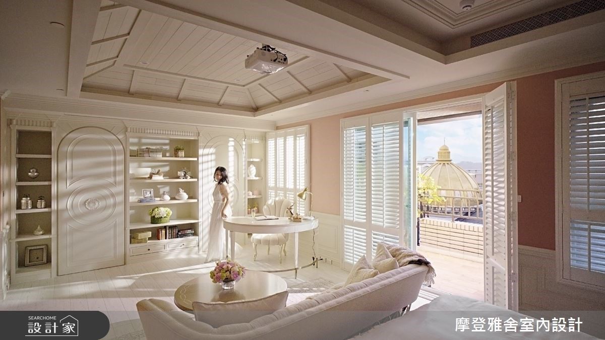 主臥延續優雅調性,詮釋女屋主喜愛的古典優雅歐式氛圍。 主臥延續優雅調性,詮釋女屋主喜愛的古典優雅歐式氛圍。