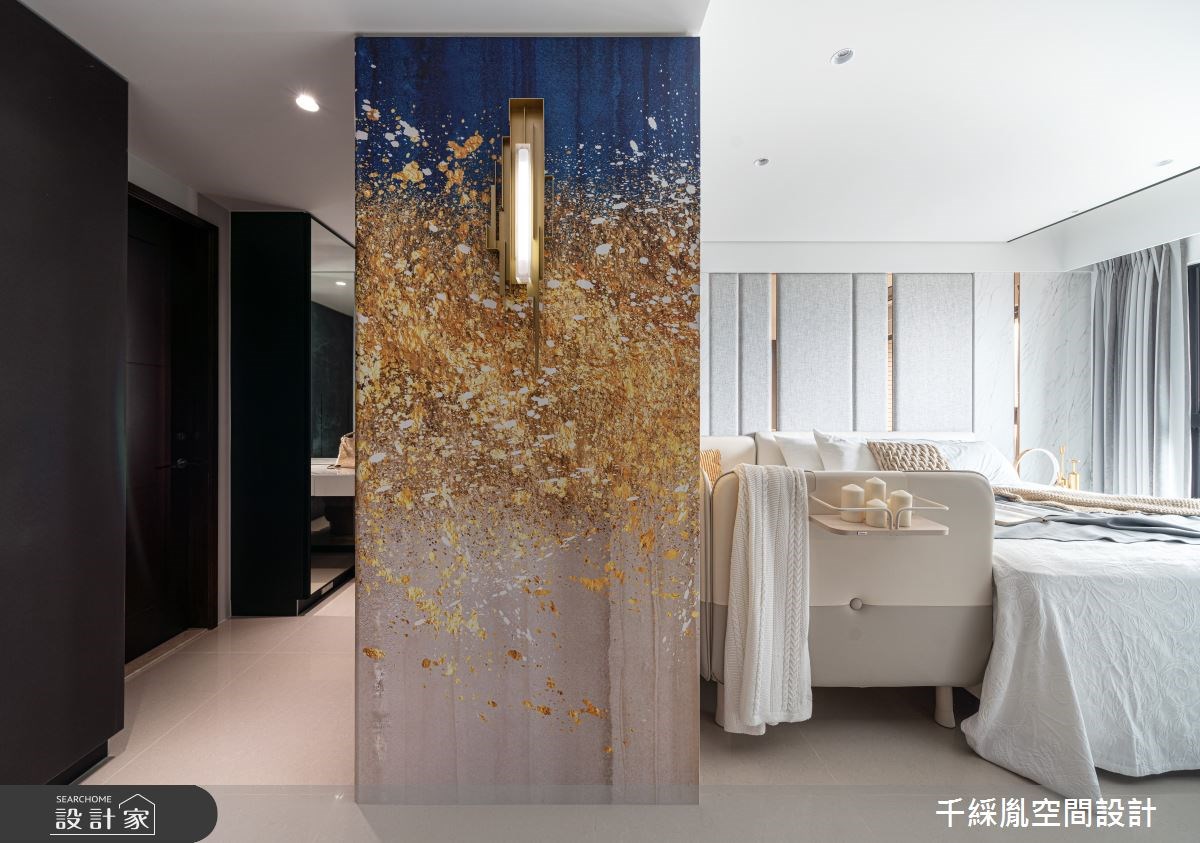 為了滿足兩大兩小的生活所需,45 坪的現代風住宅以簡