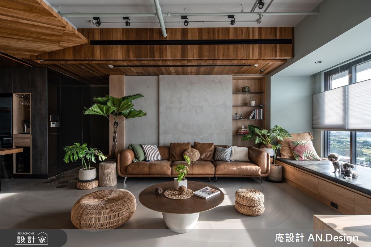 一走進開放式客餐廳,視線瞬間被眼前水草缸所吸引,太