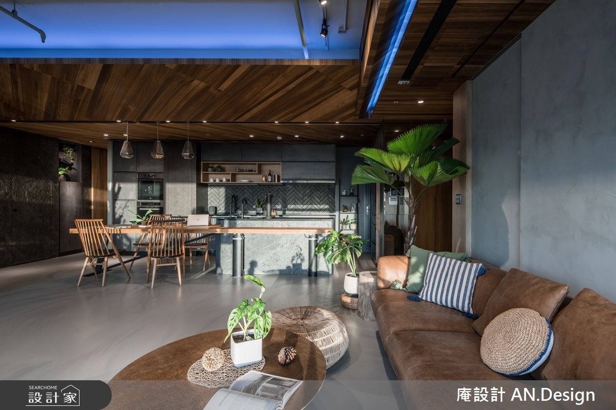 一走進開放式客餐廳,視線瞬間被眼前水草缸所吸引,太