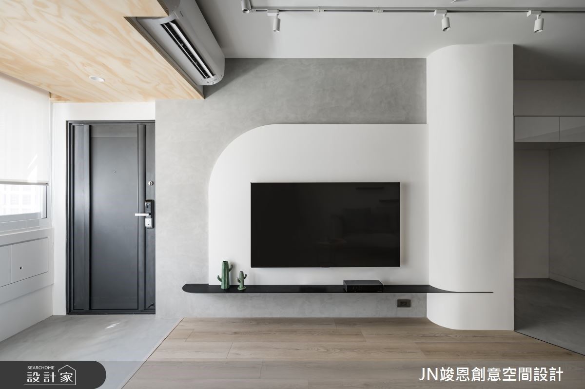此案為23坪老屋翻新的空間設計,設計師除了重整基礎工