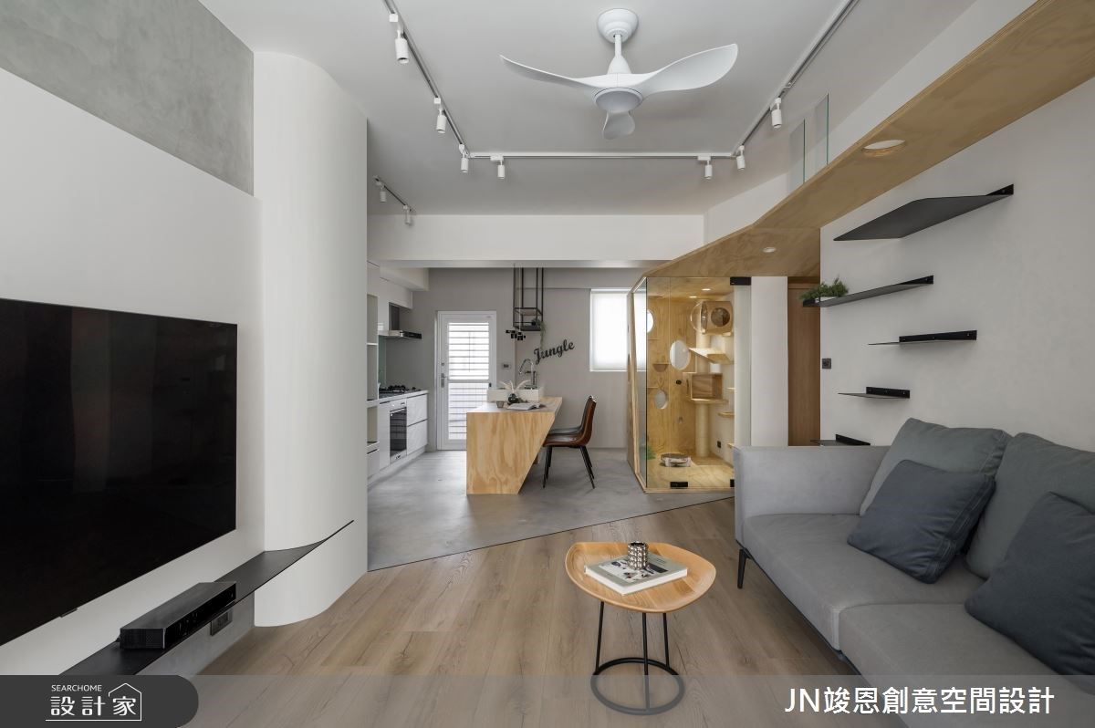 此案為23坪老屋翻新的空間設計,設計師除了重整基礎工