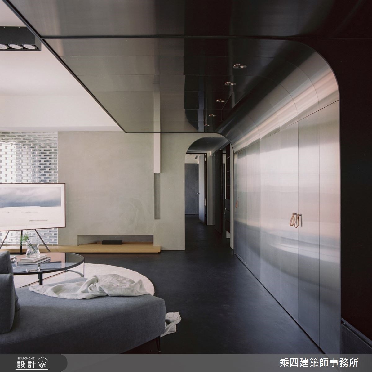 37 坪現代風住宅混合各種看似衝突的元素,又達成恰到
