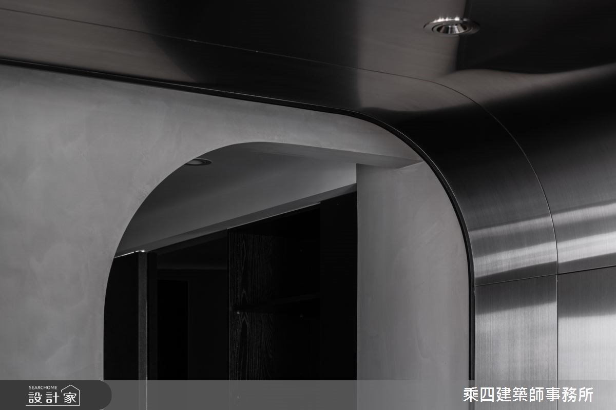 37 坪現代風住宅混合各種看似衝突的元素,又達成恰到