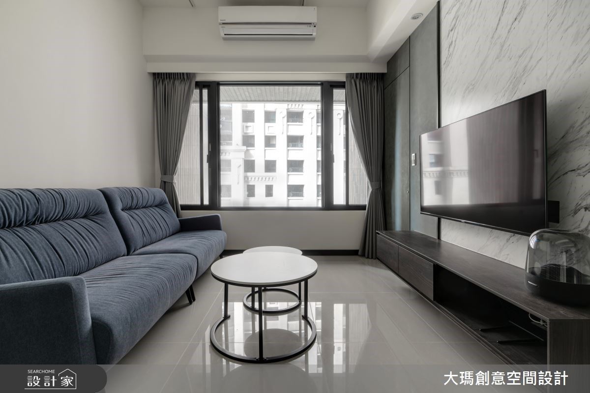 走入都市中19坪的小宅,映入眼簾是簡約俐落的冷都風格
