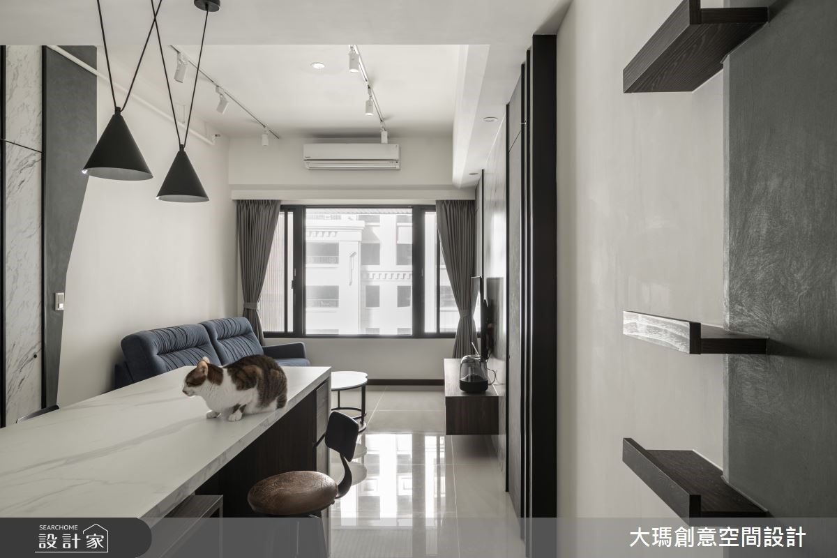 走入都市中19坪的小宅,映入眼簾是簡約俐落的冷都風格