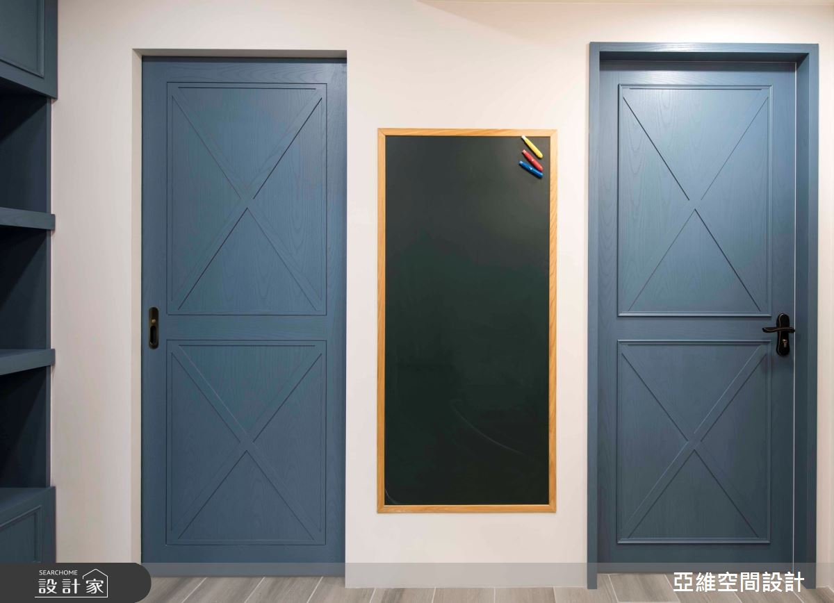 23坪的中古屋,經由改造後,呈現沉靜的法式混搭風情,