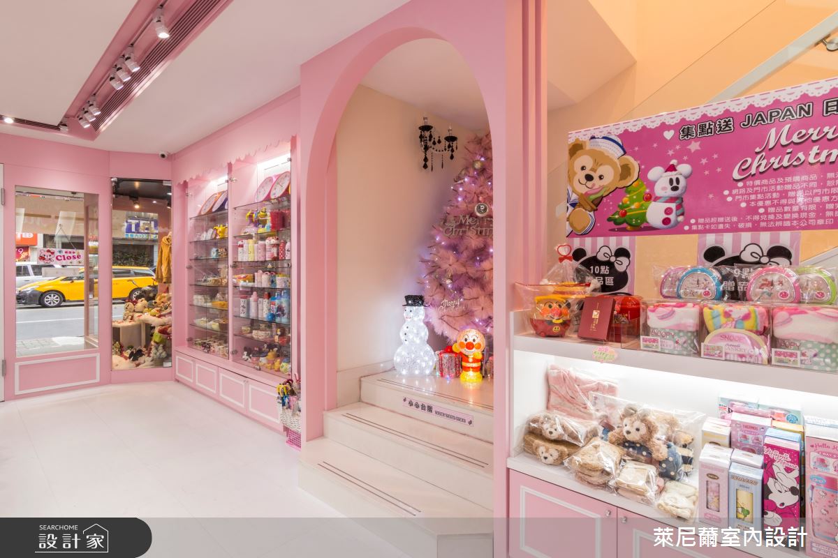 52坪的日系精品專賣店,前身為中古屋,設計師將部分裝