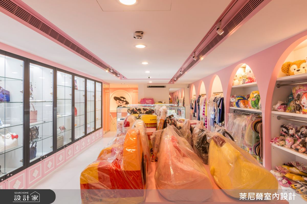 52坪的日系精品專賣店,前身為中古屋,設計師將部分裝