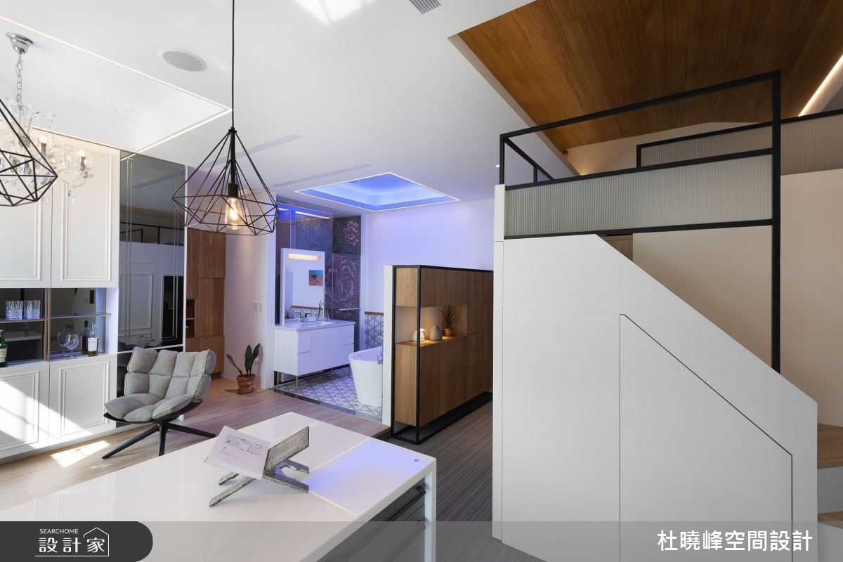經常到各國出差、從事餐具設計製造的屋主,是個事業有