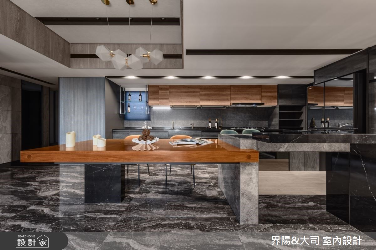雖然室內坪數僅有 27 坪,一進門卻擁有豪宅的大器氣場